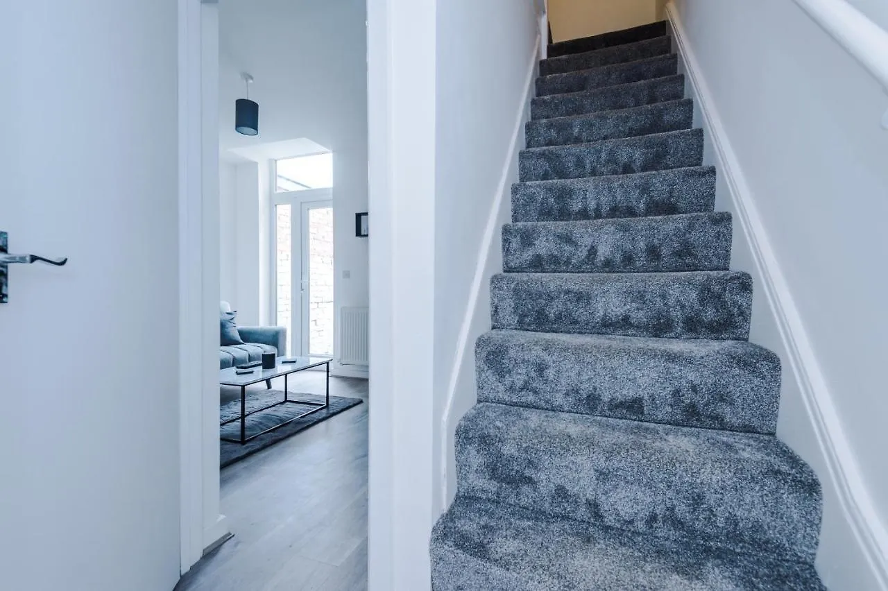 Cosy 3 Bed 3 Bath House - Central Liverpool -Self Check-In & Free Parking! Villa Holiday home