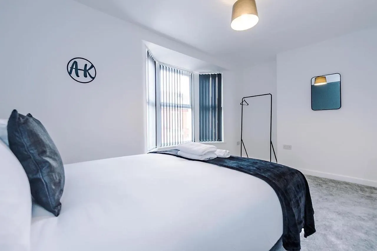 Cosy 3 Bed 3 Bath House - Central Liverpool -Self Check-In & Free Parking! Villa