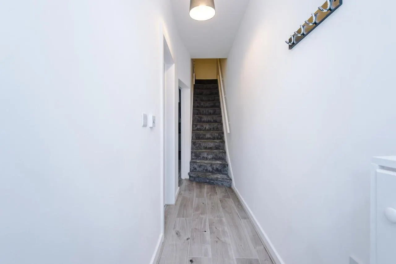 Cosy 3 Bed 3 Bath House - Central Liverpool -Self Check-In & Free Parking! Villa 0*,  United Kingdom
