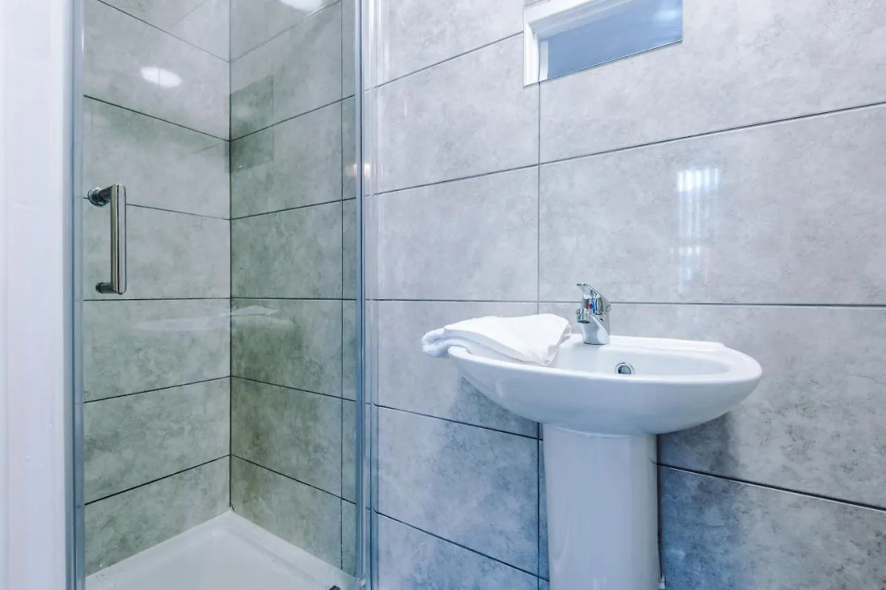 Cosy 3 Bed 3 Bath House - Central Liverpool -Self Check-In & Free Parking! Villa United Kingdom