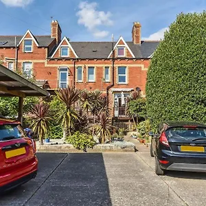 https://traditional-3-bed-property-in-pontcanna-with-parking.cardiffhotelswales.com