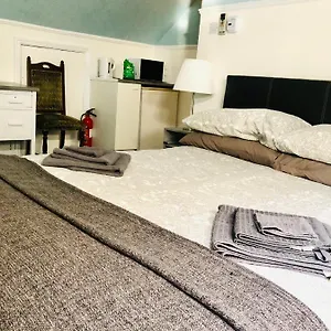 https://ac-hideout-rochford-southend-on-sea-airport.cambridgehotelsuk.com
